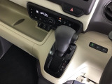 発進時から滑らかに加速する無段階変速のCVTはストップ/ゴーの多い街の中も快適です