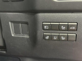 【ハンズフリーパワーバックドア】これまで力を込めて開閉していたバックドアの開閉が、ボタンひとつの操作やリヤバンパー下に足を出し入れすることで簡単に操作できます。