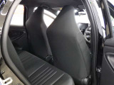 当店では専任のメカニックが大切なお客様のお車を一台一台丁寧に整備いたします。自社認証工場にてリフトアップし下回りまでキッチリ検査いたします。