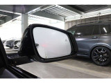 LEDを採用したリヤ・コンビネーション: 急ブレーキをかけた際にライトが点滅して後続車のドライバーに警告を促す、ダイナミックブレーキライト機能付き。