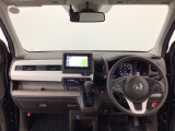【前方視界】開放的な前方視界!運転がしやすく疲れにくいです♪窓が大きく、見通しがとっても良いおクルマですよ♪