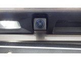 リヤカメラ付きなので、シフトレバーをリバースにすると連動してカメラ映像に切り替わります。