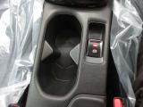 運転席の近くにドリンクホルダーがあるのでとても便利です。