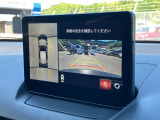 全方位モニター装備。画面にて後方の確認が行えるので、バック駐車や車庫入れの際には重宝します。車の運転に慣れない方でも安心のガイドライン表示機能付。