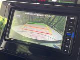 【バックカメラ】駐車時に後方がリアルタイム映像で確認できます。大型商業施設や立体駐車場での駐車時や、夜間のバック時に大活躍!運転スキルに関わらず、今や必須となった装備のひとつです!