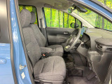 運転席まわりには十分なスペースがあり、大柄な方でもゆったり運転していただける環境です。