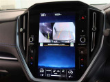 パノラミックビューモニター付きです。車両を上から見たような映像をモニター画面に表示。運転席からの目視では見にくい、車両周辺の状況をリアルタイムでしっかり確認できます。