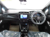 【内装】専任のスタッフが車内を隅々までクリーニング。清潔で綺麗なお車をお届けできるよう一層心掛けております。