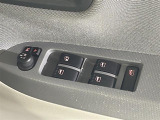 【 電動格納ミラー 】ドライバーの目線に合わせ、ミラーの上下左右調整が可能です。