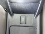 トラクションコントロールとは、すべりやすい路面での発進時や加速時にタイヤの空転を抑え、駆動力確保に貢献する機能です。詳細は販売店スタッフまでおたずねください。