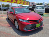赤色のカムリハイブリッド入庫しました。お問い合わせお待ちしております。