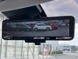 インテリジェント ルームミラー、車両後方のカメラ映像をミラー面に映し出すので、車内の状況や、天候などに影響されずいつでもクリアな後方視界が得られます。