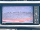 【バックカメラ】駐車時に後方がリアルタイム映像で確認できます。大型商業施設や立体駐車場での駐車時や、夜間のバック時に大活躍!運転スキルに関わらず、今や必須となった装備のひとつです!