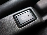 運転席には標準でシートヒーターが付きます。一度使ったら手放せない装備です。
