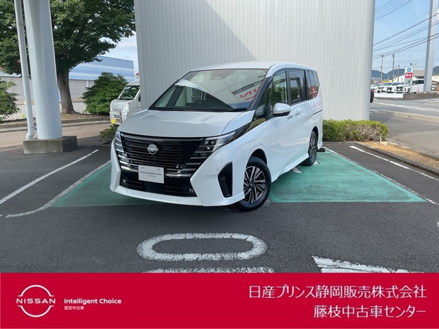 セレナ 1.4 e-4ORCE ハイウェイスターV 4WD 