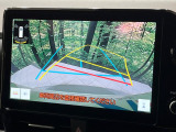 【バックカメラ】駐車時に後方がリアルタイム映像で確認できます。大型商業施設や立体駐車場での駐車時や、夜間のバック時に大活躍!運転スキルに関わらず、今や必須となった装備のひとつです!