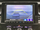バックでの車庫入れも安心です! リアカメラが付いているバックモニター付のナビを装備しております。操作線もついており距離感も画面から確認できます。