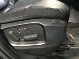 運転席は座面の上下調整ができ適切なドライビングポジションで運転できますよ♪