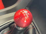 無限製シフトノブ装着で6速マニュアルミッションでスポーティーな走行をお楽しみいただけます。