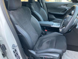 室内は大変綺麗に扱われており、タバコも吸われていない為、車両以外の臭いは感じられません。禁煙車両をご希望の方はこちらのお車をお奨め致します。