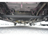 車両後方からの下回りです。マフラー防錆塗装や下回り防錆施工等も可能でございます。