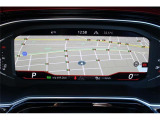 基本の速度計とタコメーターの表示に加え、ナビを大きく表示することもできます。