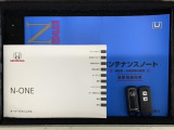 スマートキーは鍵をバッグに入れたままでもドアロックの開閉やエンジンのON・OFFができます。夜間や雨の日も鍵を探さなくて良いので便利です。