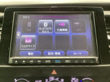 ワイド画面のナビゲーションはフルセグTV、インターナビ対応のGathers純正メモリーナビを搭載しています。Bluetoothオーディオ機能がありますので、スマートフォンなどの音楽も再生できます。