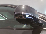 【BMWミラー】視認性の高いスタイリッシュなミラー。自動防眩機能も付いており夜間のドライビングをサポートします。