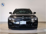 【キドニーグリル】BMWは約90年もの間、ほぼ全ての車両にひと目でBMWだと分かるこの特徴的なフロントグリルが備えられ、デザイン・アイコンとして親しまれてきました。