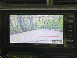 【バックカメラ】駐車時に後方がリアルタイム映像で確認できます。大型商業施設や立体駐車場での駐車時や、夜間のバック時に大活躍!運転スキルに関わらず、今や必須となった装備のひとつです!