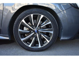 純正18インチアルミホイール付タイヤサイズは225/45R18
