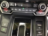運転席/助手席シートヒーターで寒い日もすぐに温かくなり快適に過ごせます。3段階の温度調整が可能です