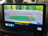 【マルチテレインモニター】車のフロントやサイドのカメラ画像を同時にモニター表示することで、悪路や狭い道を走行時でも周囲の状況確認ができ安心!本格SUVにうれしい装備です♪