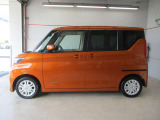 排気量は660ccの軽自動車。こちら側はパワースライドドアです。