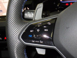 Travel Assist。設定した速度を上限に自動で加減速し、一定の車間距離,およ走行レーンを保つことでロングドライブの疲労を軽減します。
