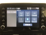 【8インチディスプレイオーディオ】各種オーディオ機能とスマホ連携機能を搭載。ナビキット未装着。TVオプションは別途お申し込みが必要です。CD・DVDデッキの設定はありません。機能の詳細は展示店舗まで。