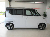 排気量660CCの軽自動車です。運転席&助手席スライドドアは電動式です。