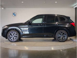 【XDrive】強大なパワーをXdriveシステムが瞬時に理想的な可変配分を行い、かつてない安心・快適・スポーティな走りを約束します。走行状況に応じてトルク配分を最適化してくれる優れものです!