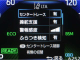レーンディパーチャーアラートとは車線または走路からの逸脱の可能性を警告すると共に、車線または走路からの逸脱を避けるためのハンドル操作の一部を支援する機能です。詳細は販売店スタッフまでおたずねください。