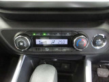 使用頻度の高いスイッチを運転席側にレイアウトした、オートエアコンです。