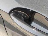 【デザインとの融合】BMWデザイナーが創り出したボディデザインを損なう事のない様に配置とデザインに拘っています。ドアノブについてもBMWの拘りに妥協はありません。