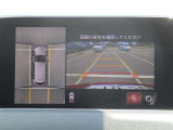 パノラミックビューモニター&バックモニター♪車両の前後左右に搭載した4つのカメラの映像を合成し、車を真上から見ているような映像を表示♪
