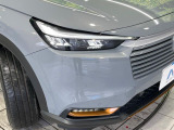 【LEDヘッドライト】悪天候や夜間走行時も良好な視界を確保し安心して運転できる高輝度LEDヘッドライトを装備!点灯速度が早く、消費電力も抑えられています。
