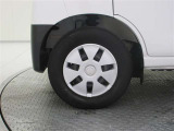タイヤサイズは 145/80 R12 です。