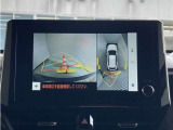 真上から見下ろしたような視点で車とその周囲を確認出来る画面と、車両後方を映し出すバックモニター画面の2つを表示してくれます。