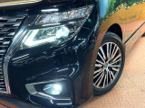 【LEDヘッドライト】悪天候や夜間走行時も良好な視界を確保し安心して運転できる高輝度LEDヘッドライトを装備!点灯速度が早く、消費電力も抑えられています。