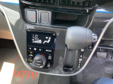 静岡ダイハツでは、メーカーの技術認定を受けたプロの整備士が整備を実施いたします。目に見えない部分までしっかりと点検するので安心です。