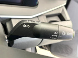 【オートライト】周りの明るさに応じて自動でヘッドライトの点灯・消灯ができる機能です!ライトの付け忘れ・消し忘れなどが無くなり、雨の日や夕方の走行も安心!トンネル通過時も便利ですね♪