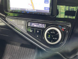 【オートエアコン】一度お好みの温度に設定すれば、車内の温度を検知し風量や温度を自動で調整。暑い…寒い…と何度もスイッチ操作をする必要はありません。快適な車内空間には必須の機能ですね♪
